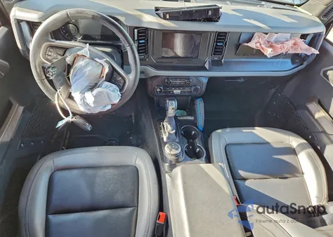 2023 Ford Bronco Base z USA, uszkodzony, nr VIN 1FMEE5DH7PLB97452